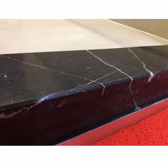 Degraus de pedra de mármore preto natural com polimento lateral