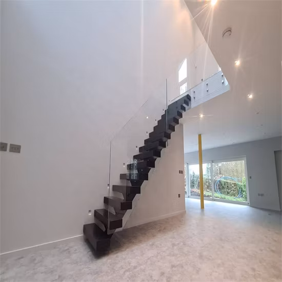 Atacado de pedra de granito, bueiro de calcário, spa cantilever com corrimãos, escada rolante